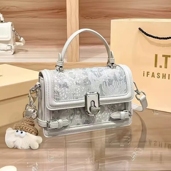 Sac à main élégant en dentelle