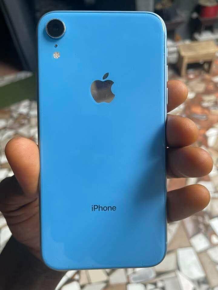 iPhone XR Bleu et Rouge Débloqué