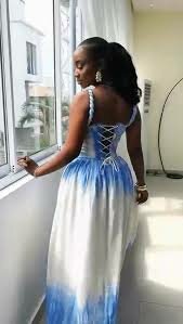 Robe longue tie-dye bleue élégante