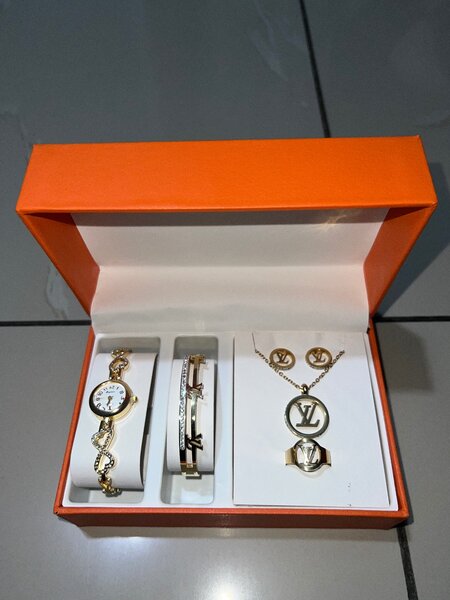 Ensemble en coffret disponible