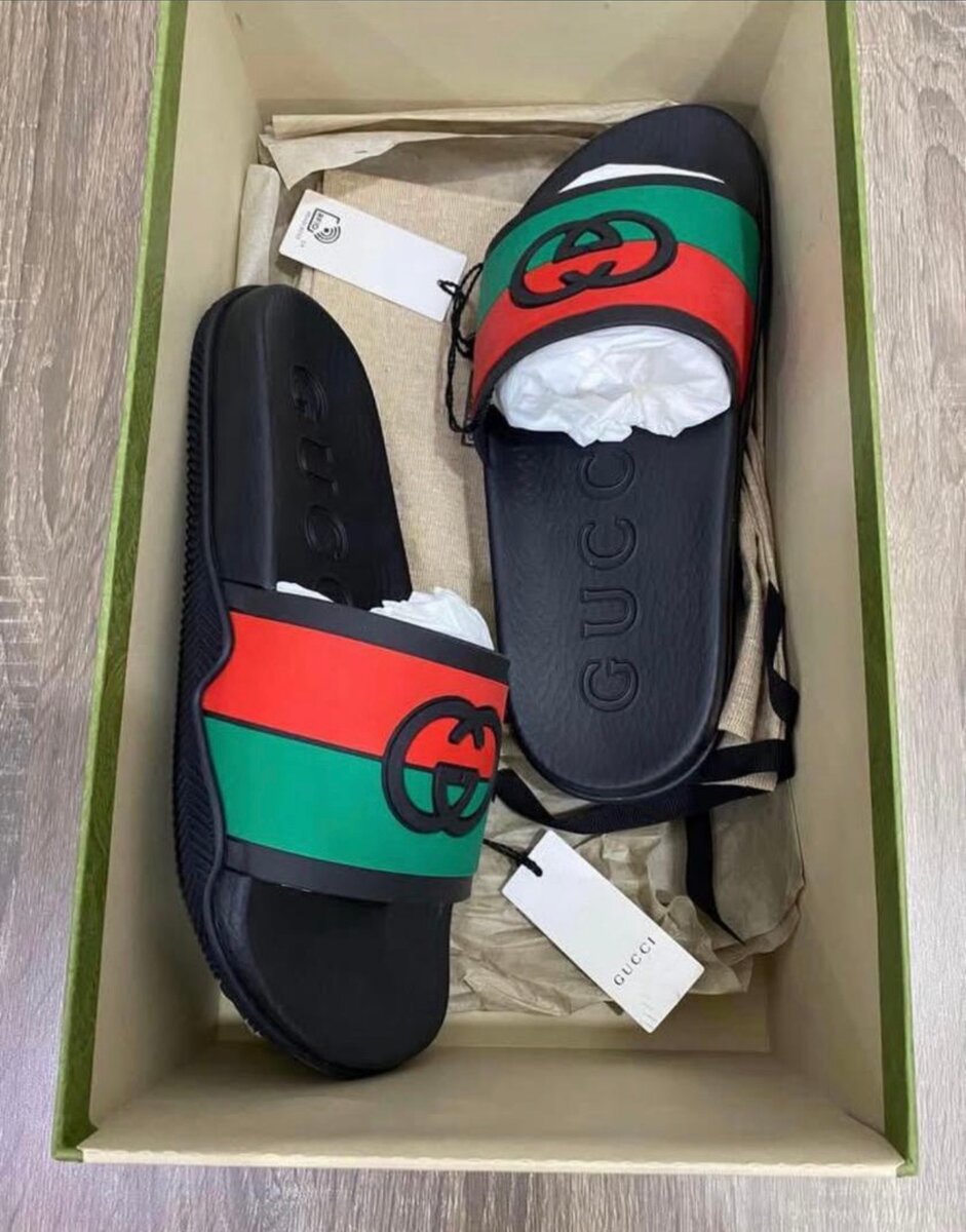 Sandales à rayures tendance