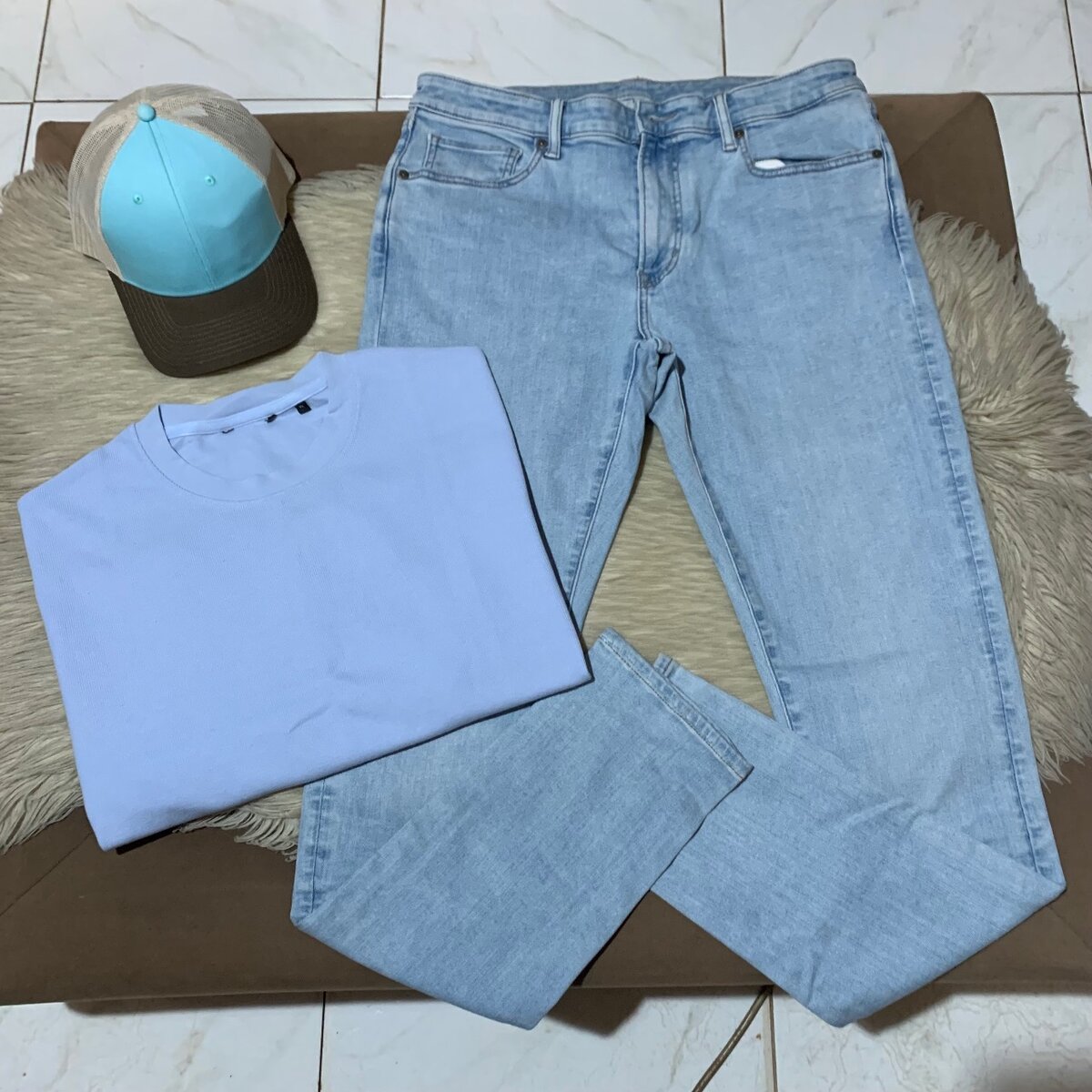 Tshirt, jeans trouser and cap