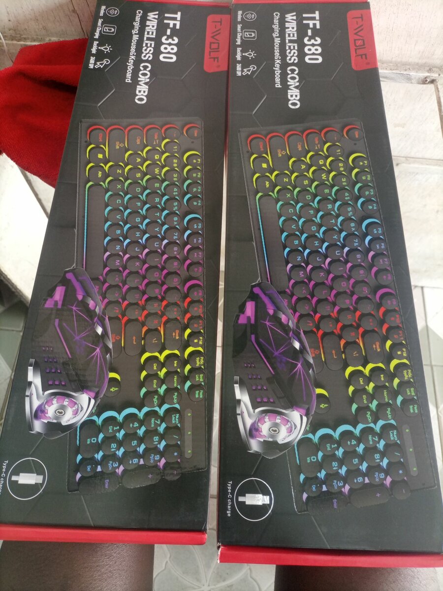 Rechargeable wireless keyboard with background light