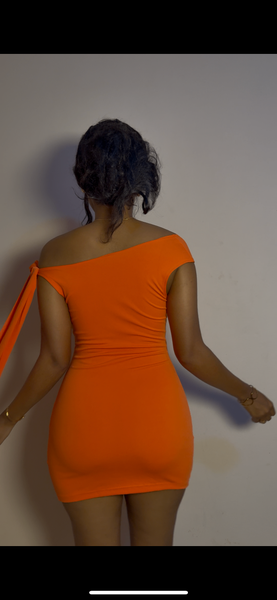 Robe Orange Épaule Dénudée