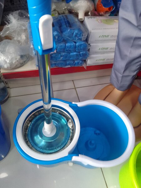 Serpillière rotative avec seau