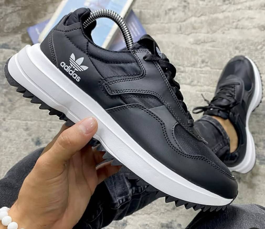 Chaussures de sport Adidas rétro