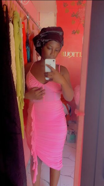 Robe rose moulante