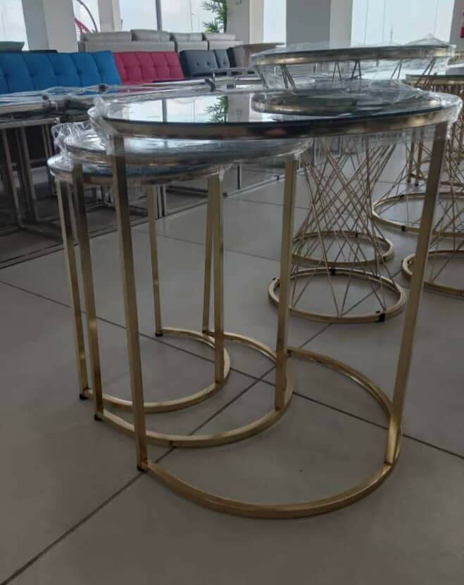 Tables gigognes élégantes dorées