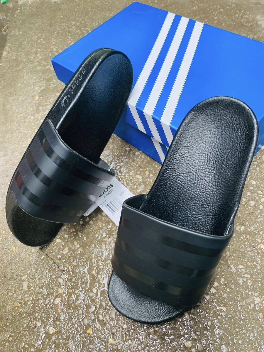 ADIDAS SLIDES 