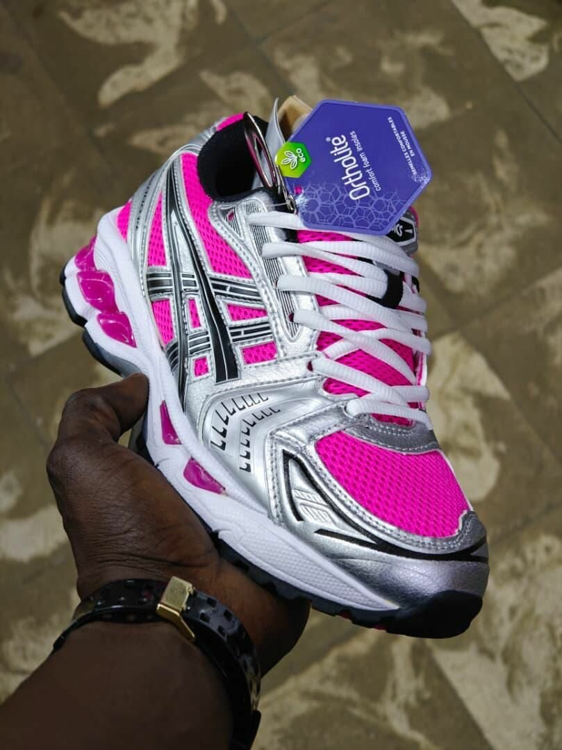 Chaussures running roses et argentées