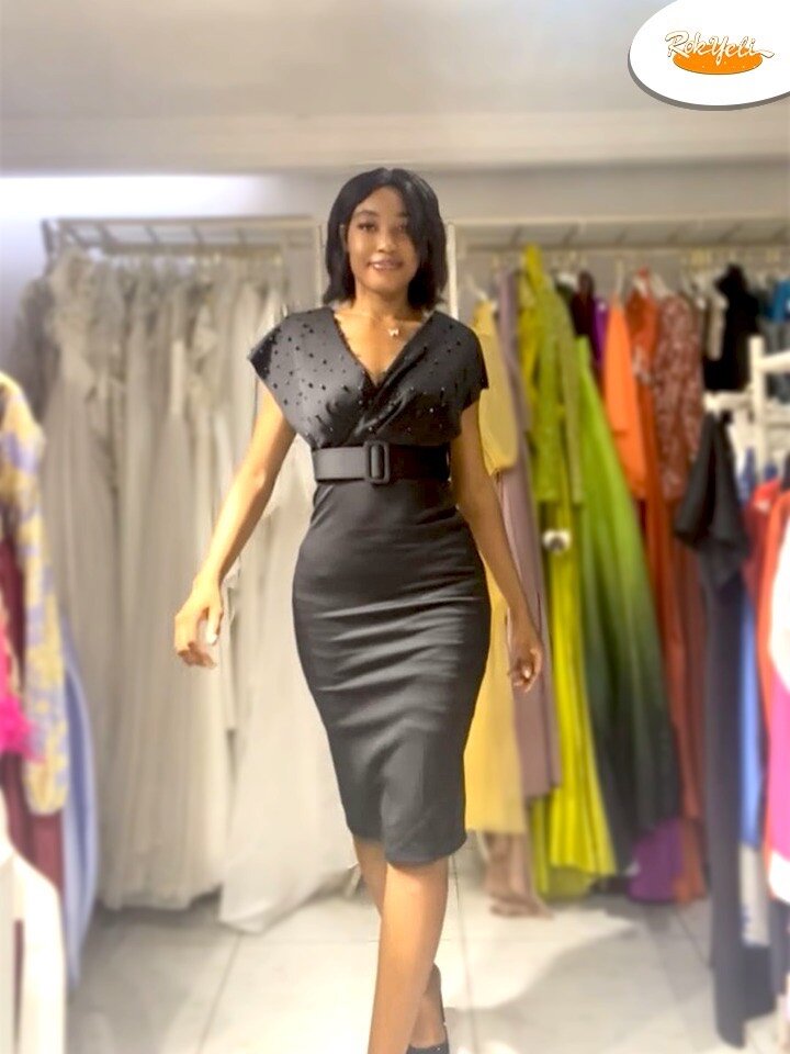 Robe sexy moulant avec ceintu