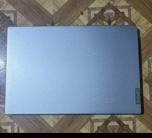 Laptop Lenovo AMD Ryzen 5