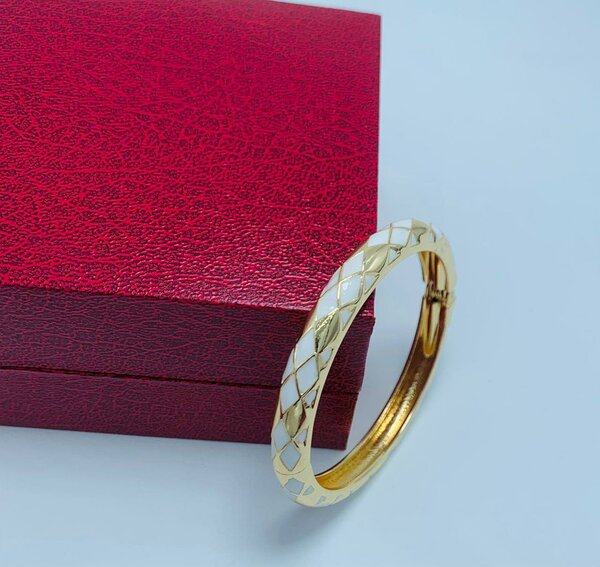 Set de bijoux dorés élégants