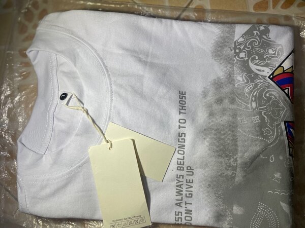 T-shirt blanc imprimé stylé