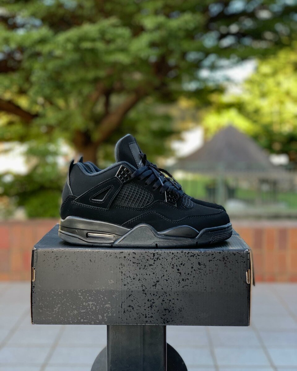 Air Jordan Retro 4 Black Cat