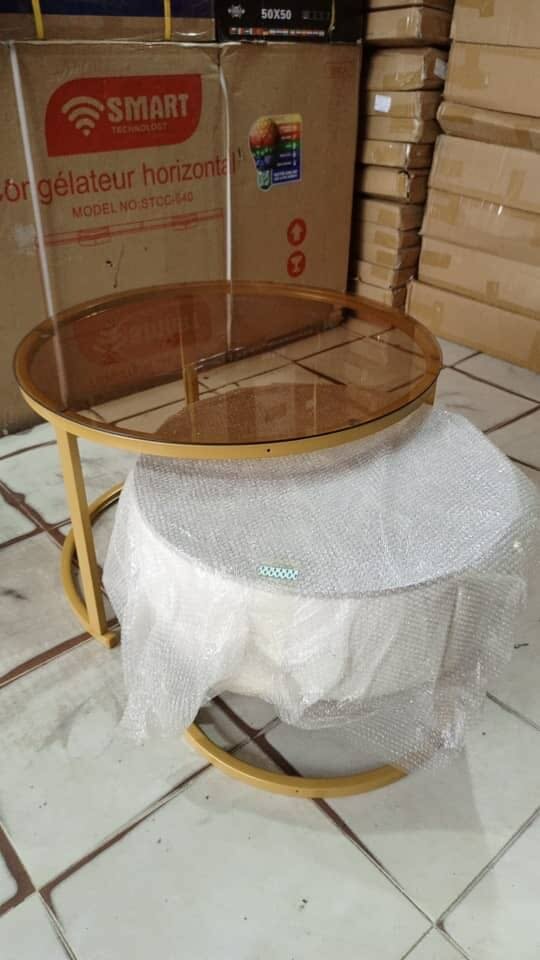 Table basse centrale vitrée