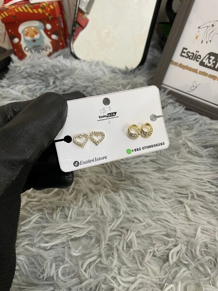 Boucles d'oreilles dorées élégantes
