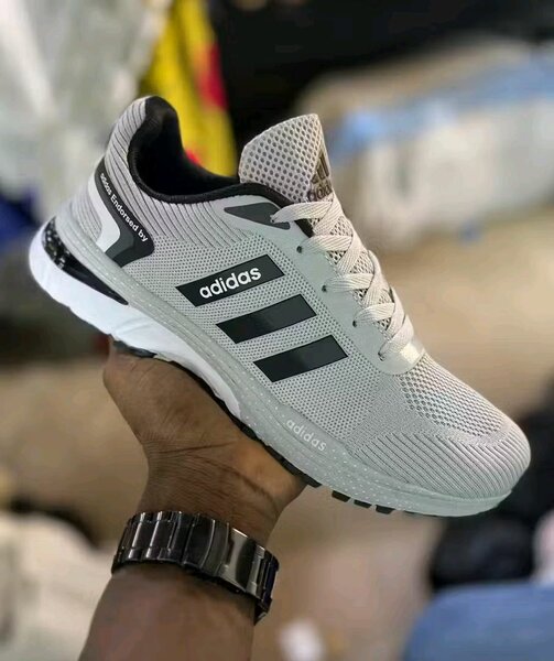 Chaussure de sport Adidas