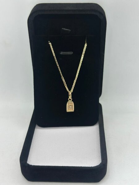 Collier pendentif doré élégant