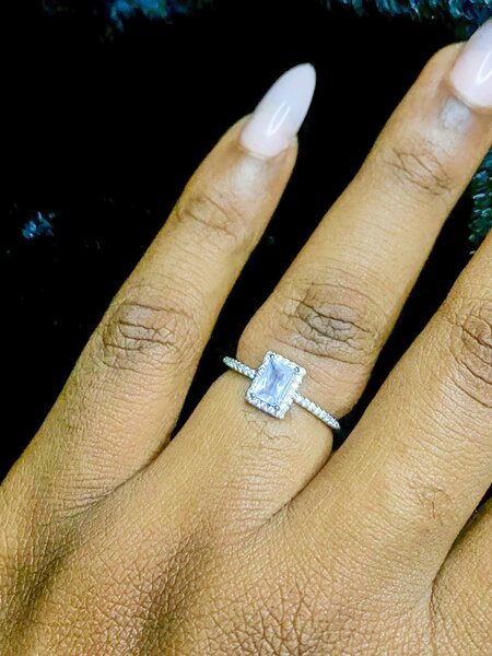 Bague en argent avec cristal