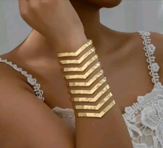 Bracelet manchette dorée