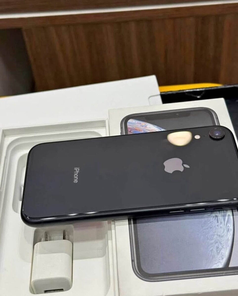 iPhone XR - Smartphone Noir 64 Go