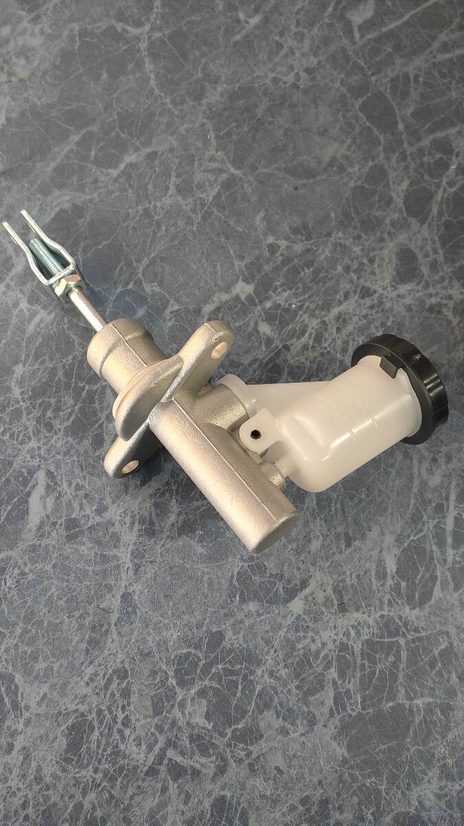 Главный цилиндр сцепления