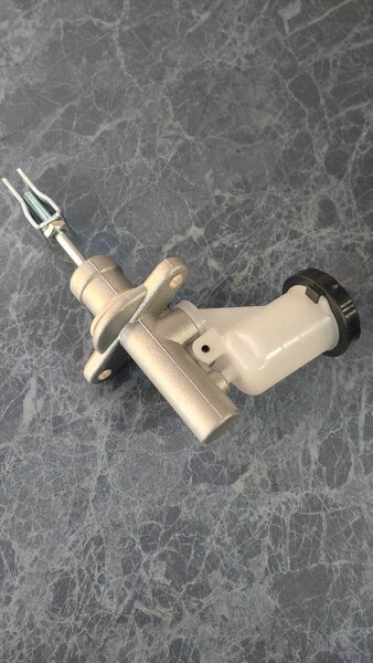 Главный цилиндр сцепления