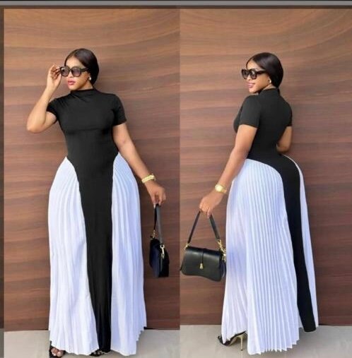 Combinaison longue noire et jupe blanche plissée