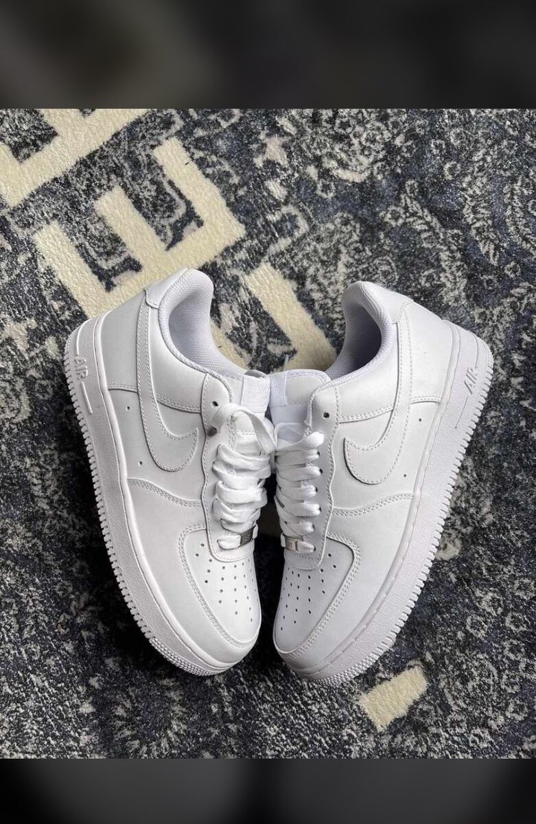 NIKE AIRFORCE 1