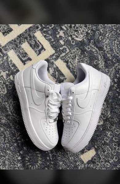 NIKE AIRFORCE 1