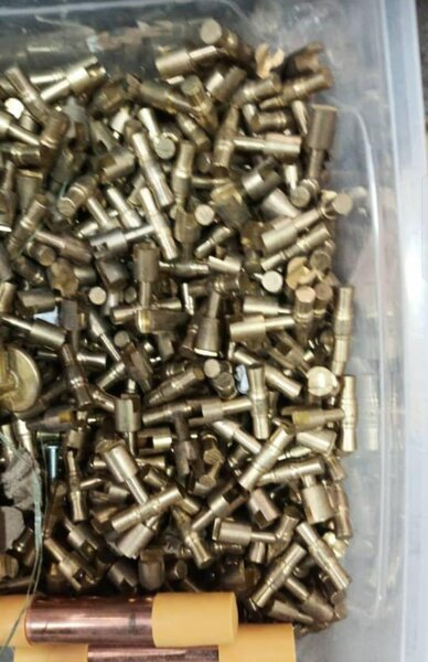 Vis hexagonaux en acier massif