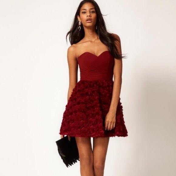 Robe bustier rouge élégante