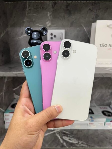 iPhone 15 multicolore