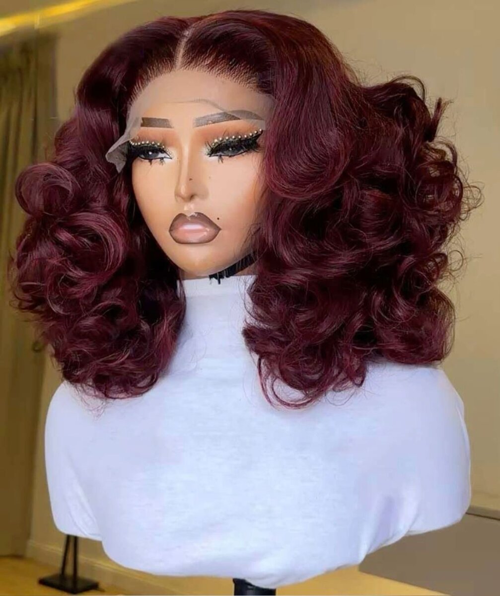 Perruque Bouclée Bordeaux Élégante
