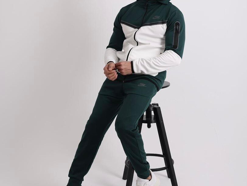 Survêtement Nike tech