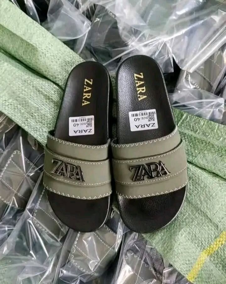 Sandales en caoutchouc modernes