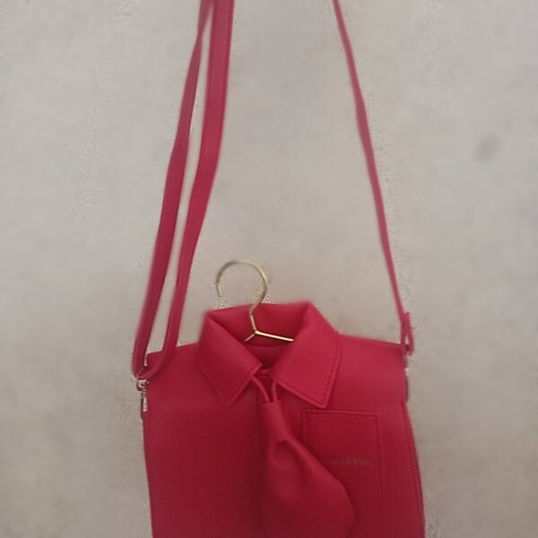 Sac à bandoulière rouge élégant