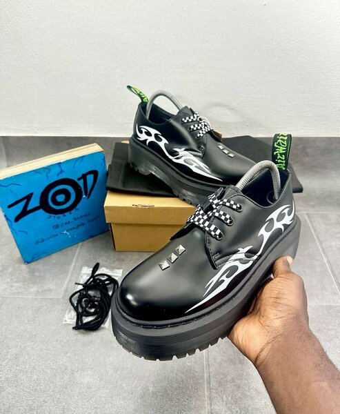 Chaussures plates-formes en cuir noires