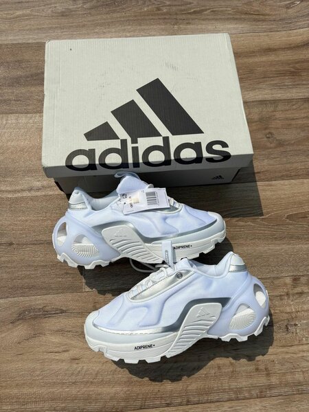 Basket Adidas futuriste blanc