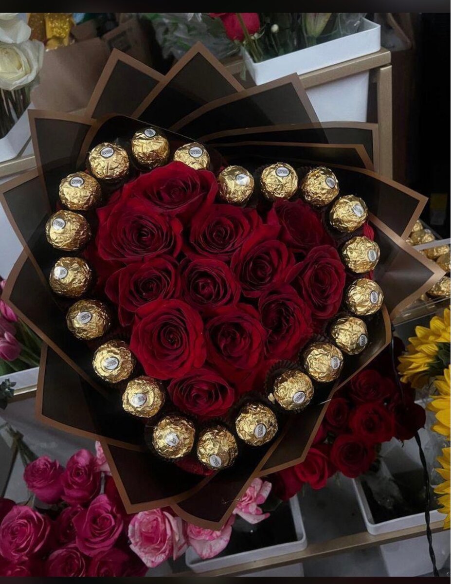 Cadeau de Saint Valentin en forme de coeur avec chocolat