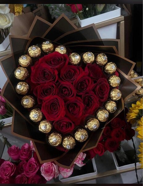 Cadeau de Saint Valentin en forme de coeur avec chocolat