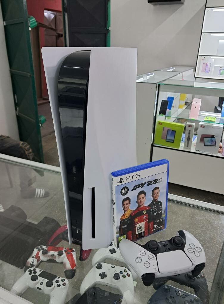 PRE-OWNED PS5 Disc Edition with F1 22 Disc