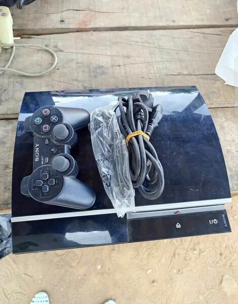 Console Sony PS3 avec manettes