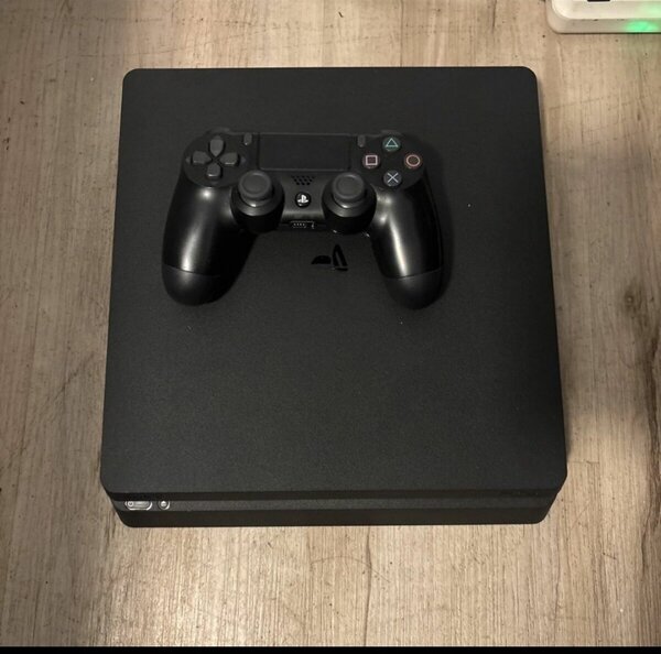 Console PS4 avec manette