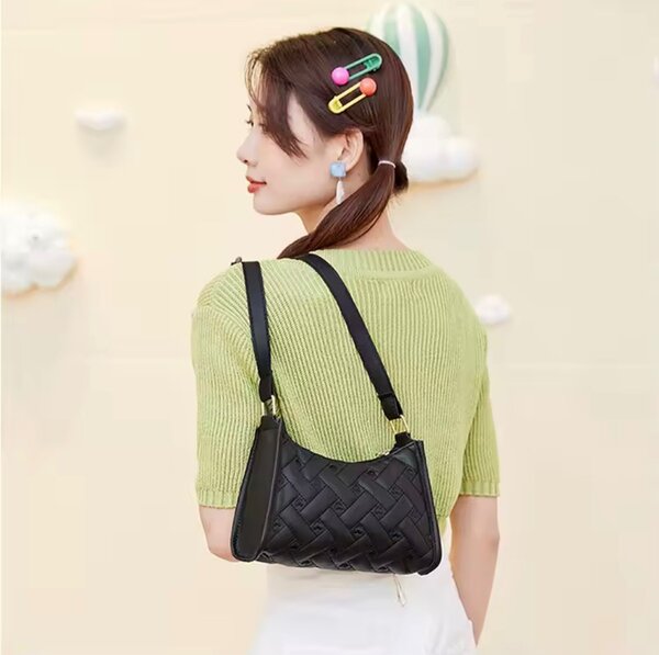 Sac à main tissé élégant