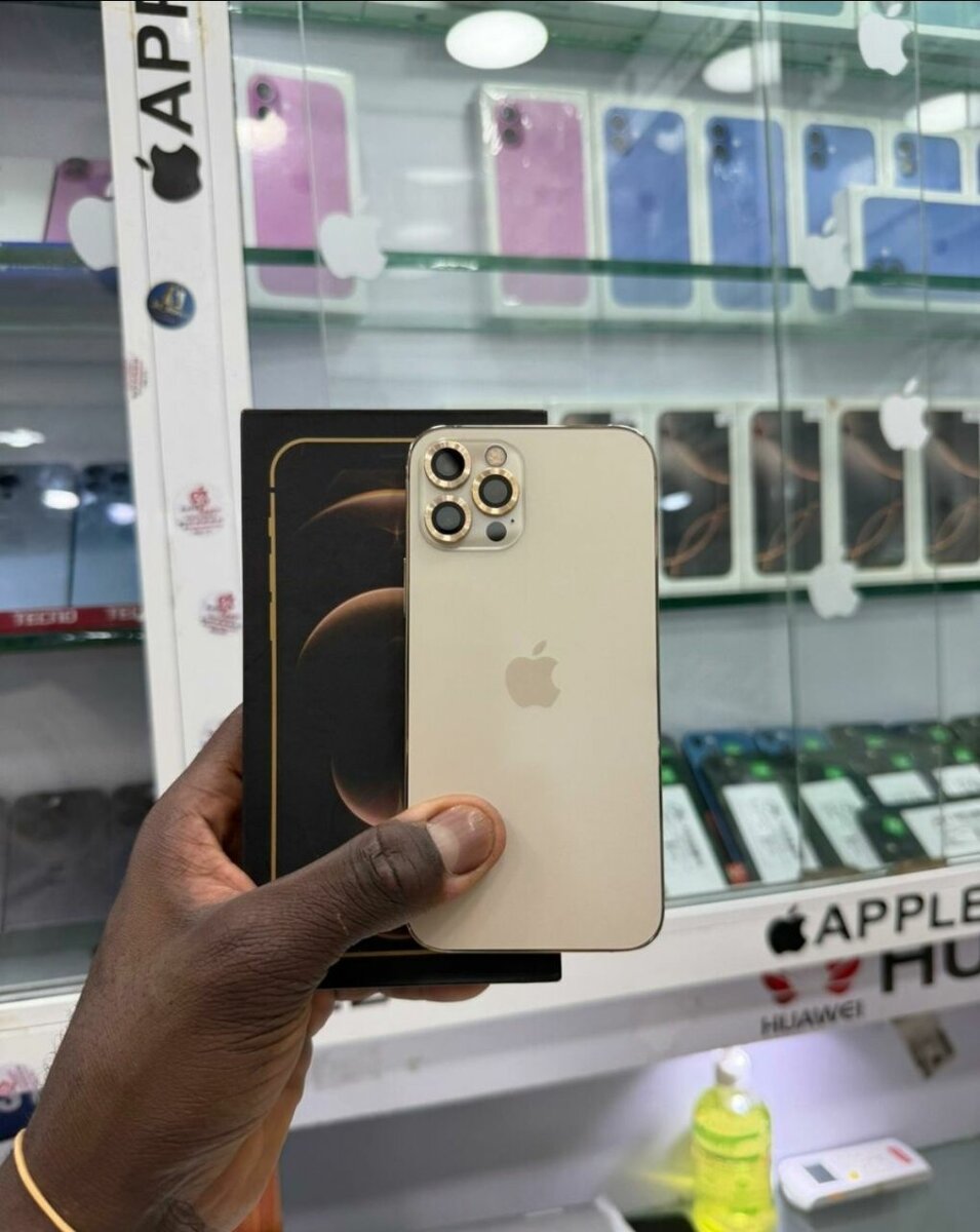 iPhone 12 Pro Max doré