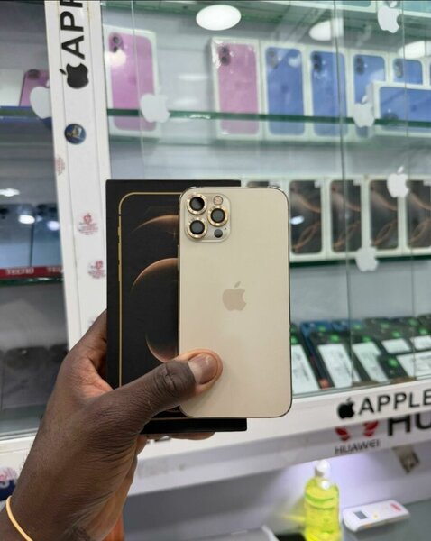 iPhone 12 Pro Max doré
