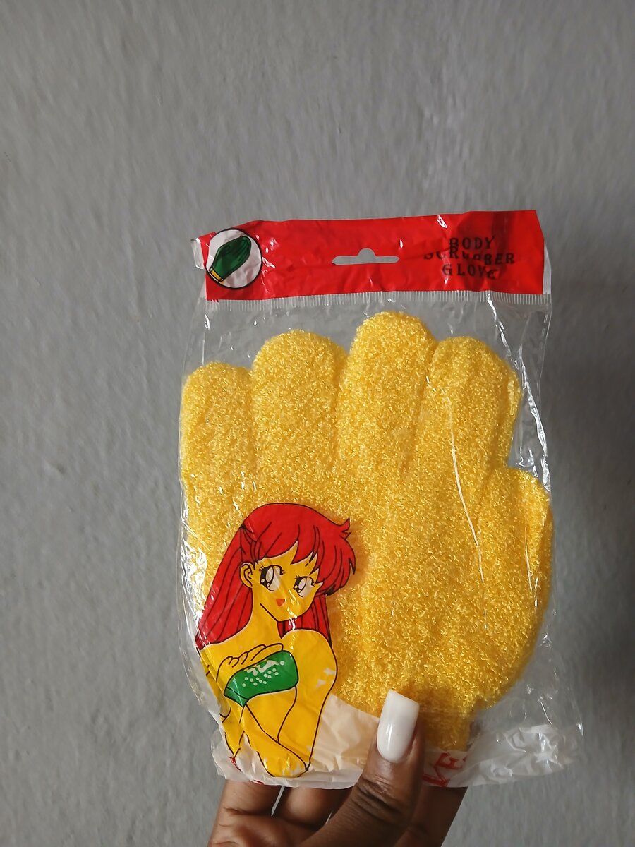 Gants exfoliants colorés pour le corps