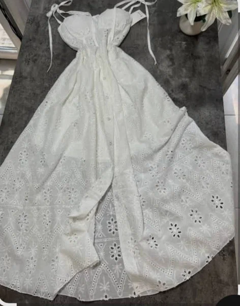 Robe blanche bohème en dentelle